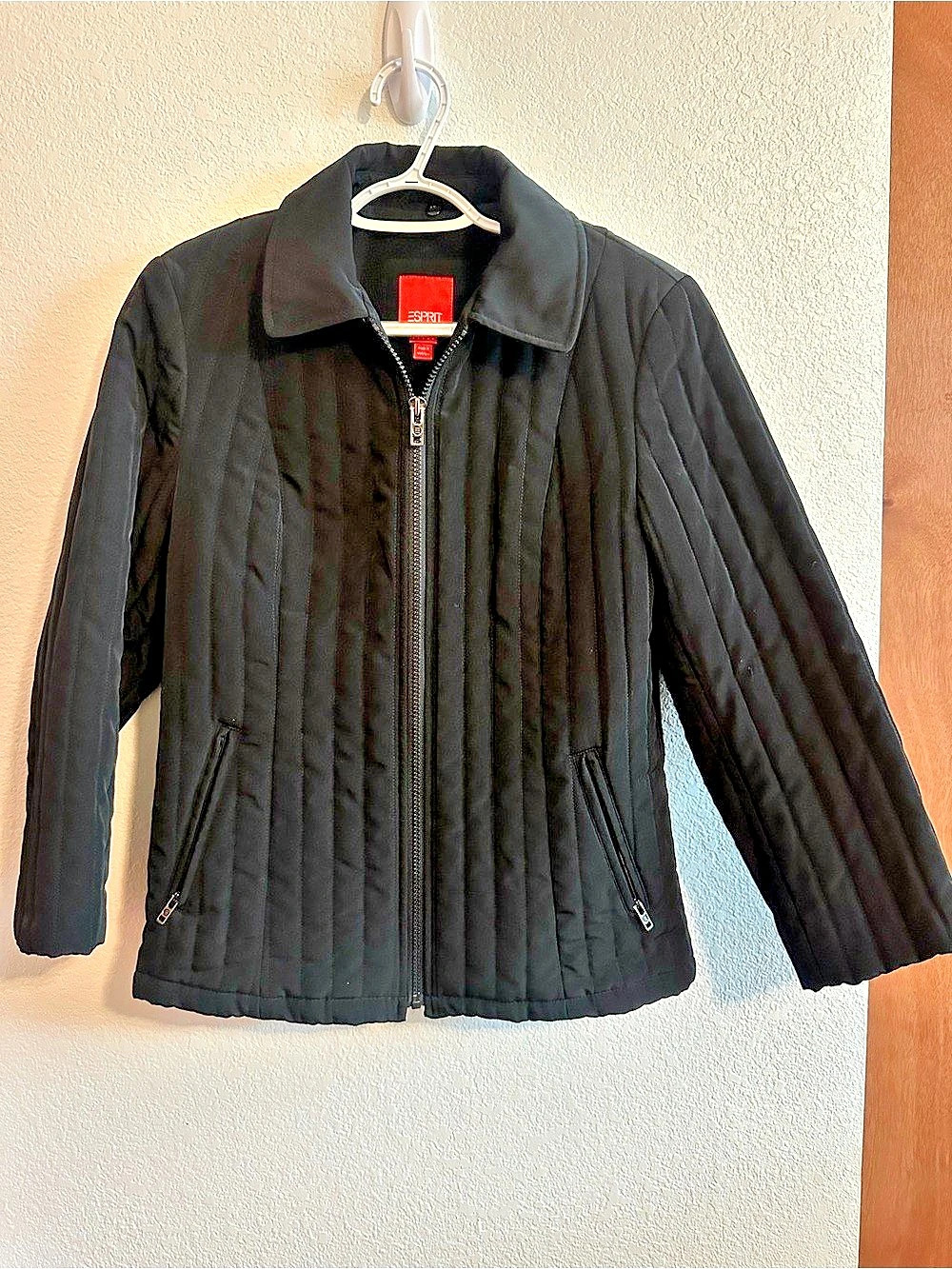 ESPRIT Quilted Zip Jacket in Black Size Small Like New